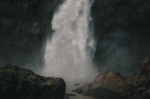 Menyibak Keindahan dan Misteri Air Terjun: Ekosistem Alami yang Menakjubkan