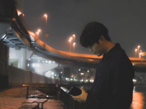 Belajar Bahasa Korea Melalui “Talk To Me In Korean”: Metode Listen and Repeat yang Efektif